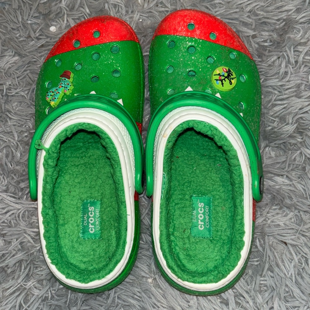 Elf Sparkly Christmas Crocs (Fuzzy) | Size 6 in Women's